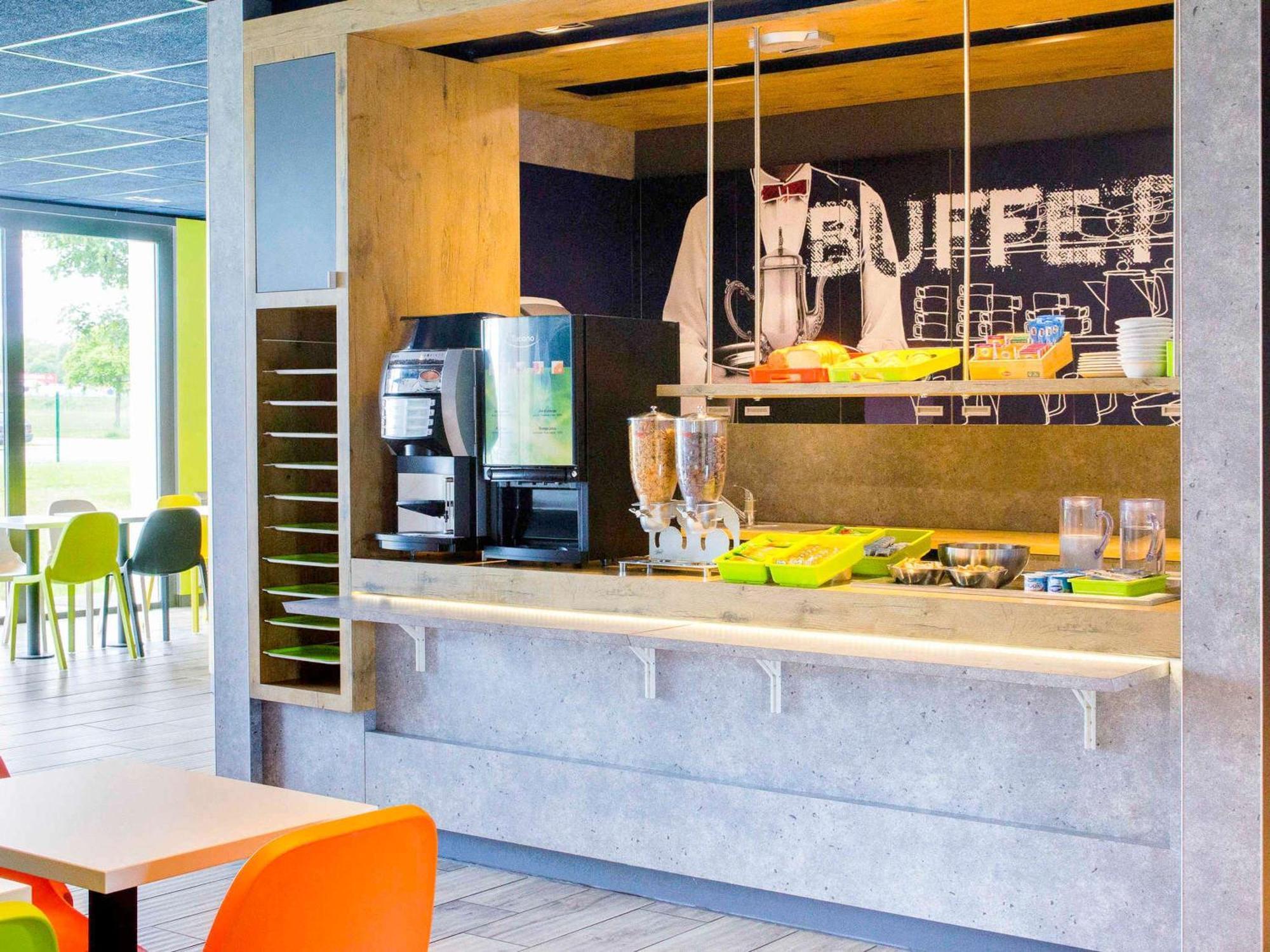 Ibis Budget Montceau Les Mines Exteriör bild